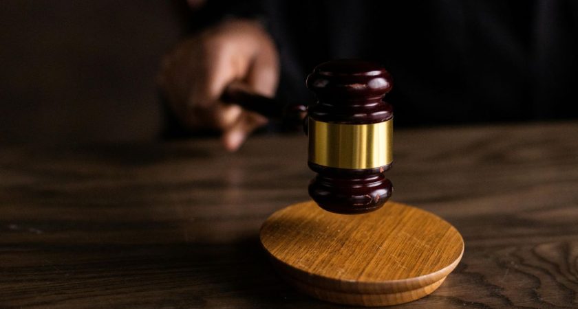 I reati che richiedono un processo penale: quali sono, che caratteristiche hanno e perché